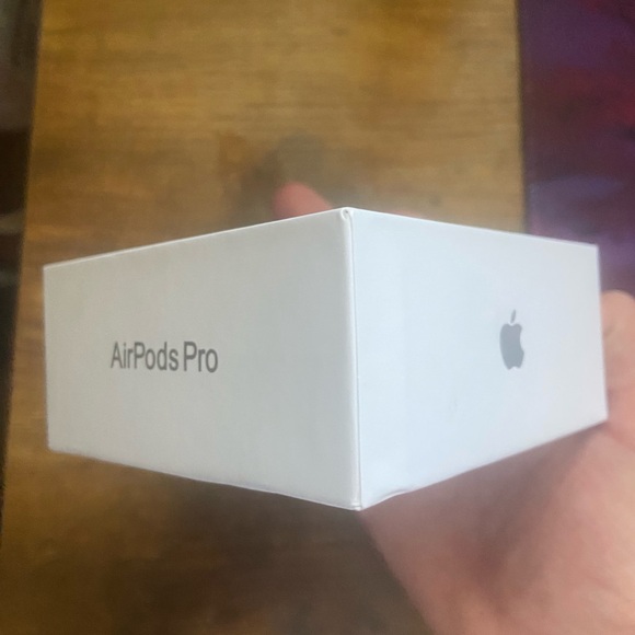 Apple AirPods Pro in White